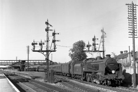 BR(S) U class 31639 at St Denys Station, Hampshire with a service from Portsmouth line on Saturday 26 Jun 1954 - J.H.W. Kent [154537]