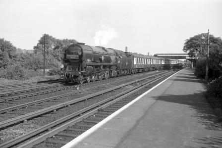 BR(S) Merchant Navy class 35020 'Bibby Line' at Raynes Park Station, Greater London with the down "Bournemouth Belle" on Sunday 27 Sep 1959 - D. Esau [155028]