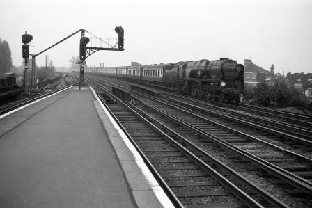 BR(S) Merchant Navy class 35030 'Elder Dempster Lines' at Raynes Park Station, Greater London with the down "Bournemouth Belle" circa 09 Oct 1959 - D. Esau [155047]