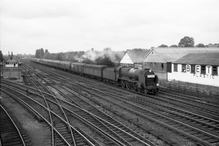 BR(S) Lord Nelson class 30861 'Lord Anson' at Wimbledon, Greater London with a Southampton Docks - Waterloo "Hollandamerican" on Friday 02 Sep 1960 - D. Esau [155082]