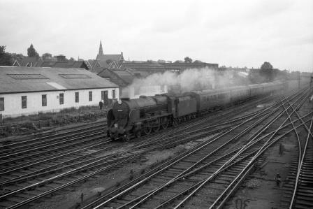 BR(S) Lord Nelson class 30853 'Sir Richard Grenville' at Wimbledon, Greater London with a Waterloo - Salisbury service on Friday 02 Sep 1960 - D. Esau [155083]