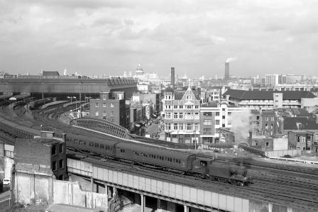 BR(S) E4 class 32557 at Waterloo Station, Greater London on Wednesday 05 Sep 1962 - D. Esau [155129]