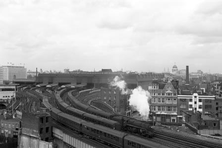 BR Std 5MT class 73087 'Linette' at Waterloo Station, Greater London with a Waterloo - Basingstoke service on Wednesday 05 Sep 1962 - D. Esau [155130]
