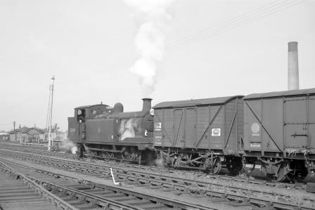 BR(S) E6 class 32416 at Kingston, Greater London Shunting banana vans in the Goods Yard on Monday 28 Aug 1961 - D. Esau [155340]