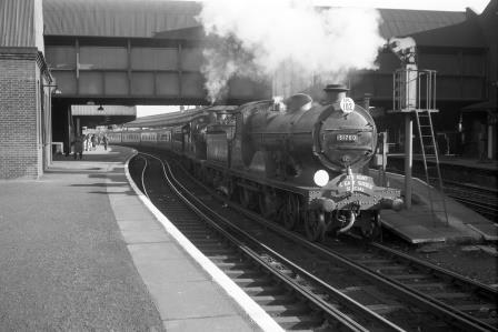 BR(S) L class 31760 & BR(S) L class 31768 at Clapham Junction Station, Greater London with the "GRL Kent and East Sussex Special" Rail Tour on Sunday 18 Oct 1959 - D. Esau [155349]