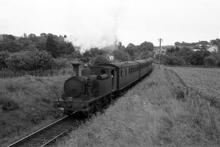 BR(S) O2 class W31 'Chale' near Shanklin, Isle of Wight with a Ryde Pier Head - Ventnor service on Saturday 13 Jun 1964 - D. Esau [155521]