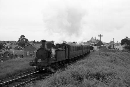 BR(S) O2 class W32 'Bonchurch' at Shanklin Station, Isle of Wight with a Ryde Pier Head - Ventnor service on Saturday 13 Jun 1964 - D. Esau [155524]