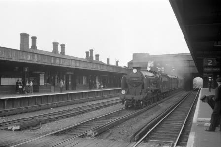 BR(S) Schools class 30929 'Malvern' at Tonbridge Station, Kent with a Kent Coast - Charing Cross service on Tuesday 23 May 1961 - D. Esau [155852]