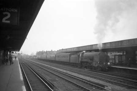 BR(S) Schools class 30936 'Cranleigh' at Tonbridge Station, Kent with a Redhill to Tonbridge service on Tuesday 23 May 1961 - D. Esau [155855]
