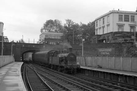 BR(S) H class 31518 at Gravesend Central Station, Kent with a Train from Allhallows - on - Sea on Saturday 30 Sep 1961 - D. Esau [155903]