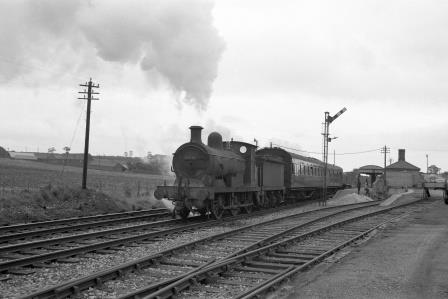 BR(S) C class 31716 at Sharnal Street Station, Kent with an Allhallows - Gravesend service on Saturday 30 Sep 1961 - D. Esau [155912]