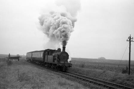 BR(S) H class 31308 at Middle Stoke Halt, Kent with an Allhallows - Gravesend service on Saturday 18 Nov 1961 - D. Esau [155916]