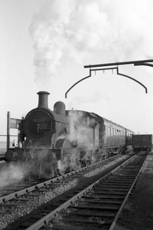 BR(S) H class 31324 at Stoke Junction Halt, Kent with a Gravesend Central to Allhallows - on - Sea service on Saturday 02 Dec 1961 - D. Esau [155923]