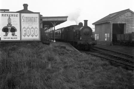 BR(S) H class 31517 at Westerham Station, Kent with a Train from Dunton Green circa 1959 - D. Esau [155941]