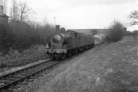 BR(S) H class 31517 near Brasted, Kent with a Westerham - Dunton Green service circa 1959 - D. Esau [155946]