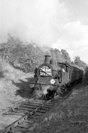 BR(S) H class 31518 at Brasted, Kent with a Dunton Green - Westerham service on Saturday 28 Oct 1961 - D. Esau [155966]