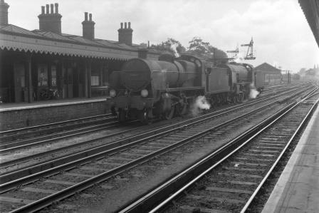 N class 31868 &  S15 class 30837 at Redhill Station, Surrey with a Light engines coupled together circa 1959-1960 - D. Esau [156001]