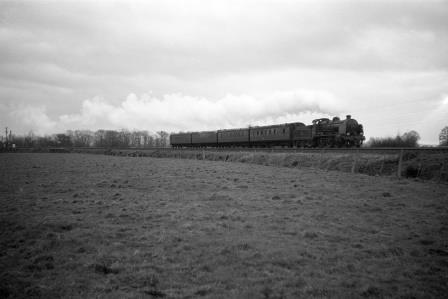 BR(S) U class 31796 at Peasmarsh Junction, Surrey with a Redhill to Reading service circa 1959-1960 - D. Esau [156033]