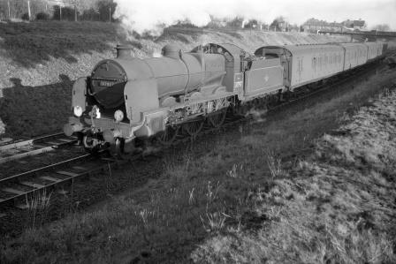 BR(S) U class 31797 at Shalford, Surrey with a Redhill to Reading service circa 1959-1960 - D. Esau [156034]