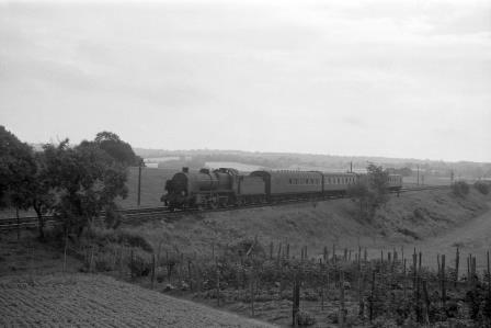 BR(S) N class 31830 near Gomshall, Surrey with a Reading to Redhill service on Thursday 28 Jul 1960 - D. Esau [156048]