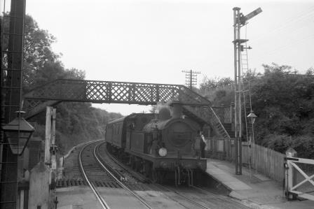 BR(S) H class 31308 at East Farleigh Station, Kent with a Tonbridge - Maidstone West service on Tuesday 23 May 1961 - D. Esau [156177]
