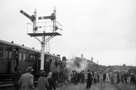 BR(S) C class 31588 at Hawkhurst, Kent with a Train for Paddock Wood on Saturday 10 Jun 1961 - D. Esau [156236]