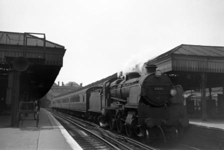 BR(S) U1 class 31890 at East Croydon Station, Greater London with a Train from Tunbridge Wells West on Thursday 26 May 1955 - D. Esau [156269]