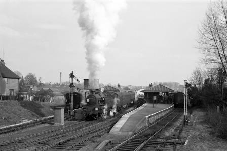 BR Std 4MT class 80146 at East Grinstead High Level Station, West Sussex with a Train for Victoria on Saturday 17 Mar 1962 - D. Esau [156284]