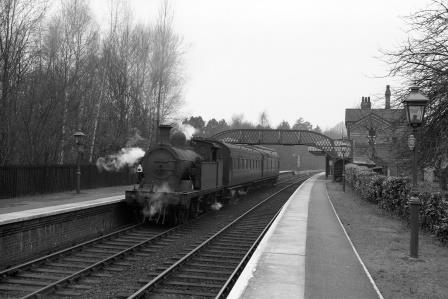 BR(S) H class 31533 at Cowden Station, Kent with a Tunbridge Wells West - Oxted service on Saturday 03 Mar 1962 - D. Esau [156348]