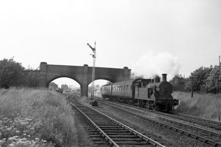 BR(S) H class 31005 at Edenbridge Town, Kent with an Oxted - Tunbridge Wells West service on Saturday 15 Jun 1963 - D. Esau [156380]