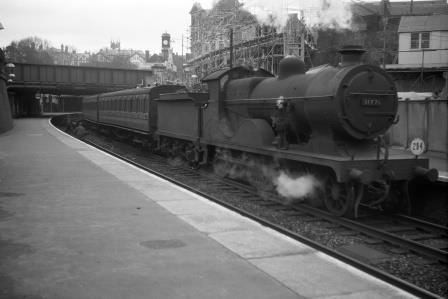 BR(S) L class 31771 at Tunbridge Wells Central Station, Kent with a Tonbridge to Brighton circa 1958 - D. Esau [156408]