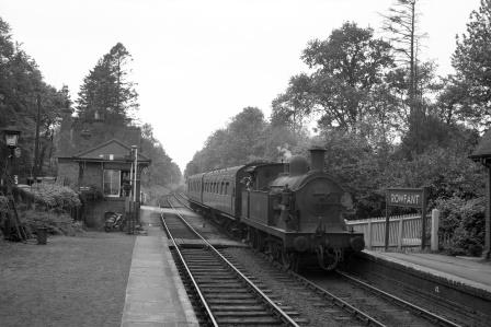 BR(S) H class 31551 at Rowfant Station, West Sussex with a Three Bridges to East Grinstead service on Saturday 08 Jun 1963 - D. Esau [156440]