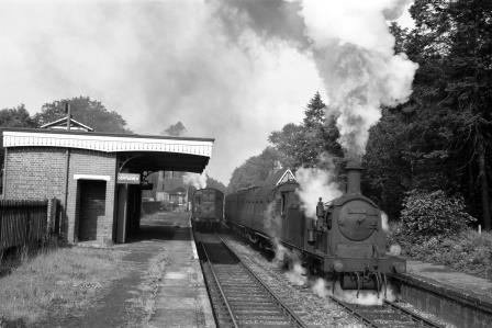BR(S) M7 class 30029 at Rowfant Station, West Sussex with a Three Bridges to East Grinstead service on Saturday 15 Jun 1963 - D. Esau [156459]