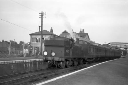 BR(S) M7 class 30675 at Cranleigh Station, Surrey with an Arrival from Guildford circa 1957 - D. Esau [156460]
