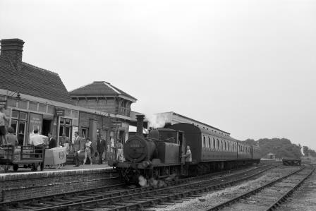 BR(S) Terrier class 32661 at Hayling Island Station, Hampshire with an Arrival from Havant on Friday 31 Aug 1962 - D. Esau [156585]