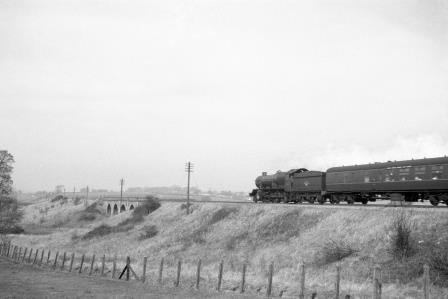 BR(W) King class near Haddenham, Buckinghamshire with a Paddington to Birmingham on Saturday 04 Mar 1961 - D. Esau [156918]