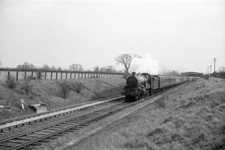 BR(W) Castle class 5042 'Winchester Castle' near Haddenham, Buckinghamshire with a Paddington to Birmingham on Saturday 25 Mar 1961 - D. Esau [156935]