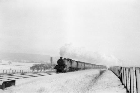BR(W) Castle class 5001 'Llandovery Castle' at Saunderton Bank, Buckinghamshire with a Paddington to Birmingham on Monday 01 Jan 1962 - D. Esau [156949]