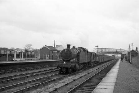 BR(W) 7200 class 7206 at Haddenham Station, Buckinghamshire on Monday 08 Jan 1962 - D. Esau [156963]