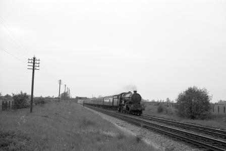 BR(W) King class 6016 'King Edward V' at Dorton Halt, Buckinghamshire with a Birmingham - Paddington service on Saturday 09 Jun 1962 - D. Esau [156992]