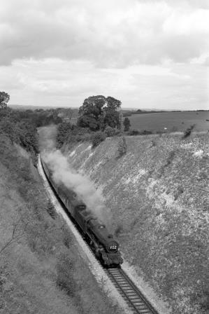 BR(W) King class near Saunderton, Buckinghamshire with a Birmingham - Paddington service on Saturday 25 Aug 1962 - D. Esau [157002]