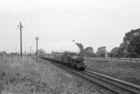 BR(W) Castle class 5045 'Earl of Dudley' near Admaston, Berkshire with a Paddington service on Saturday 22 Jul 1961 - D. Esau [157010]