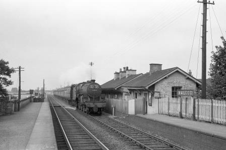 BR(M) Crab class 42814 at Walcot Station, Buckinghamshire with a Southbound Local on Saturday 22 Jul 1961 - D. Esau [157011]