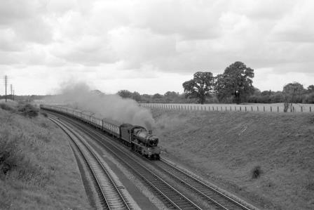 BR(W) Hall class 4947 'Nanhoran Hall' at Hatton Bank, Warwickshire with the up "Cambrian Coast Express" on Bank Holiday Monday 07 Aug 1961 - D. Esau [157016]