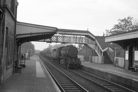 BR WD class 90392 at Codsall Station, Staffordshire with a Southbound Freight on Saturday 21 Oct 1961 - D. Esau [157025]