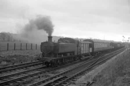 BR(W) 9400 class 9450 at Radley, Oxfordshire with a down Freight service on Saturday 11 Feb 1961 - D. Esau [157099]