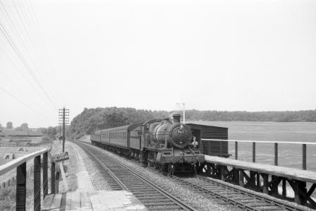 BR(W) 4300 class 7325 at Combe Halt, Berkshire with a Local train for Oxford on Saturday 24 Jun 1961 - D. Esau [157106]