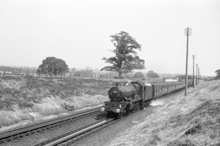 BR(W) Castle class 7005 'Sir Edward Elgar' at Charlbury troughs, Oxfordshire with a Worcester service on Saturday 24 Jun 1961 - D. Esau [157111]