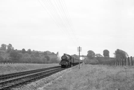 BR(W) Castle class near Combe Halt, Berkshire with a Worcester service on Saturday 15 Sep 1962 - D. Esau [157135]