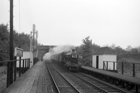 BR(W) Hall class at Appleford Halt, Oxfordshire with the up "Cathedrals Express" on Saturday 20 Oct 1962 - D. Esau [157149]
